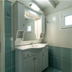 7 bedroom seaside villa with pool, Kassiopi, sleeps 13